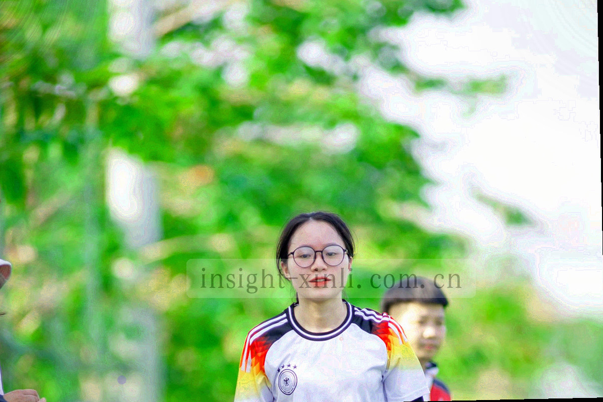 世界地图上的联赛分布热力点，荧光绿表示覆盖区域